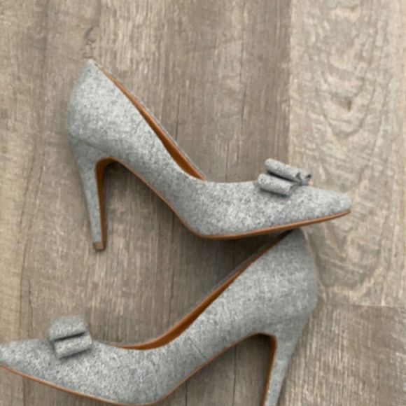 4’ inch barely worn heels with a bow. H&M brand - Picture 4 of 4